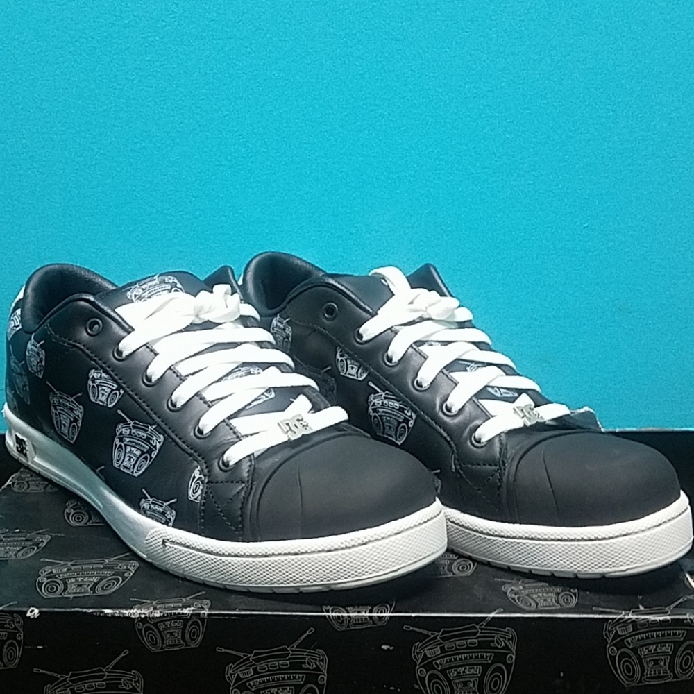 DC Shoes (Travis Barker Remix)